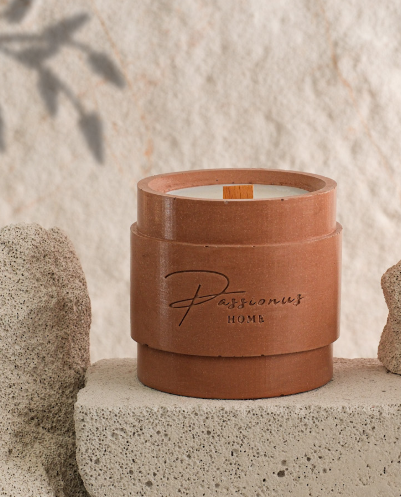 kahverengi beton kokulu mum kemerli cenova