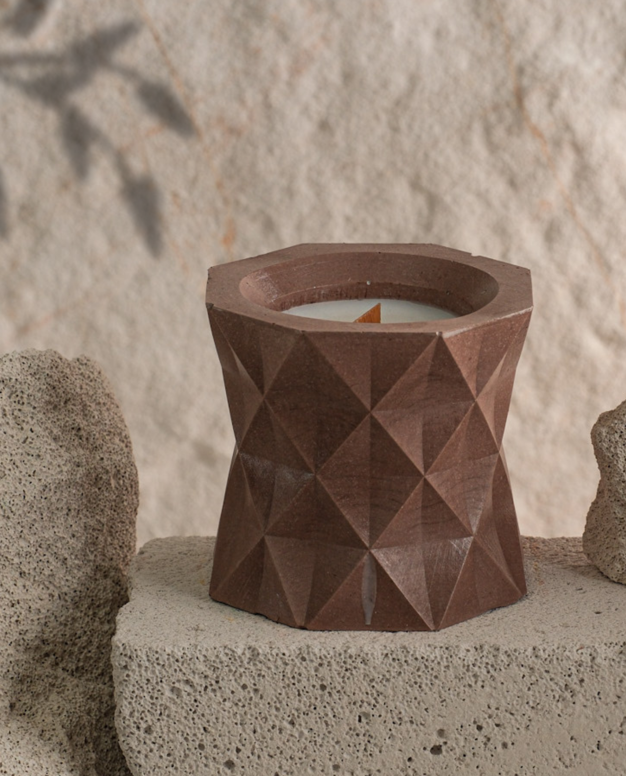 koyu kahve beton kokulu mum baklava difana